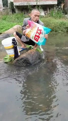 The clothes are too difficult to wash. They are not clean even after half a pack is washed#funny#funnyvideos#funnylife#foryou#fyp