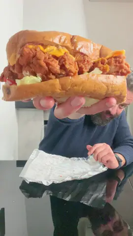 Το καλύτερο street food στην αθηνα και Οχι μόνο από το @jackaroo_sandwiches  #dinner #friedchicken #food #review #burger 