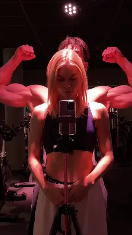 @Lena #gym #GymTok #biceps #gymcouple #couple #workout #Fitness #gymmotivation #trending #fyp 