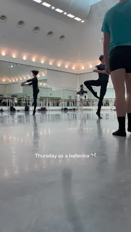 Pov the corns are back 👺 #dayinmylife #royalballet #ballerina #podiatrist #appointment #corn #dancer #london #ballettok #londonlife #pointeshoes #nutcrcaker #balletcore #balletaesthetic #dancetok #theatre #westend #balletclass #Vlog #november #videodiary #StumbleToVictory 