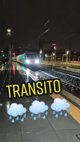 E con la pioggia arriva luiii #speed #transit #railways #train 