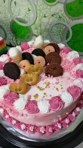 Alhamdulillah kue hanaran buat acara lamaran sudah siap tinggl nunggu dingin baru di kemas 