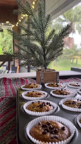 𝗕𝗮𝗻𝗮𝗻𝗮 𝗰𝗵𝗼𝗰𝗼𝗹𝗮𝘁𝗲 𝗰𝗵𝗶𝗽 𝗺𝘂𝗳𝗳𝗶𝗻𝘀🎄🎁cd 30 days!☃️❄️#christmas #baking #foryou #snow #viral #new #fyp #santa #holiday #christmasaesthetic 