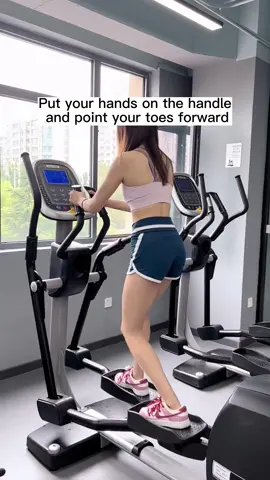 How to use the elliptical machine#amuscle #fitne #bodybuilding #tiktok #fyp #keepfit #Fitness #sports