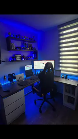 Antes y después de la entrega de escritorio tipo L más repisas con iluminacion rgb 🪛🕹  #modogamer #gamer  #setup #setupgamer #roomgamer #gamingroom #stream #streaming #twich #trovo #escritorio #escritoriogamer 