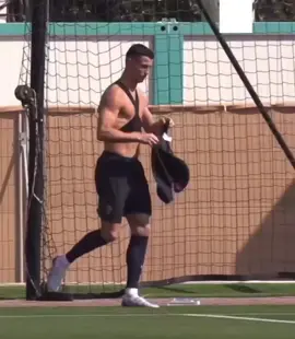 RONALDO WHAT A PHYSIQUE 😳😳 #cr7 #cristiano #ronaldo #goat #cristianoronaldo #football #worldcup #worldcup2022 