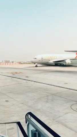#foryou #foryoupage #trending #viral #dubai #aroplane #dubai_____ #tiktok #dubaivideo 
