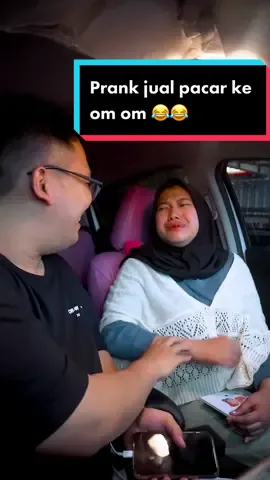 Membalas @Teguh Cuma temenin om burhan aja 🗿 @Reog Asli Indonesia #scentechf #prankpacar #oneprankday #comedyweek #fypシ #xyzbca 
