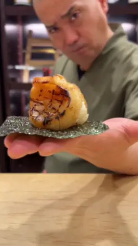 @tyronetrrに返信 The seared scallop hand roll was too delicious. #sushi#scallops 