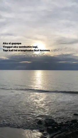 mungkin dianggap becanda kali ya, ngenalin laki laki dikeluarga saya bukan candaan, butuh nyali besar saya ngenalin laki laki, butuh 22 tahun, harus tuntas pendidikan, saya bawa kamu kerumah saya sebagai bukti kekeluarga saya kamu sebagai pilihan saya. Terlalu buru-buru saya ambil pilihan. Sekarang semua saya yang bereskan sendiri, padahal yang berantakin kita bukan saya sendiri haha. 