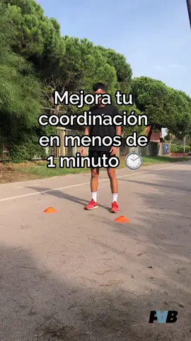 ¿Quieres mejorar tu entreno? Apunta que te lo contamos en menos de 1 minuto ✍🏻  Hoy nos centramos en ejercicios de coordinacion con enfoque en los desplazamientos y en su optimización 😉  Vamos a trabajar en diferentes direcciones y combinando desplazamientos frontales, traseros y laterales ⬆️➡️⬇️  Si quieres subir la dificultad, puedes añadir pequeños cambios de velocidad, saltos o inputs perceptivos 💥  Esta rutina es una forma súper sencilla de mejorar tus entrenos ✅  ¡Cuéntanos qué te ha parecido! 👇🏼📨  #fisioactivebcn #fisioterapiaenbarcelona #actividadfisica #fisioterapiaactiva #fisioterapia #lesion #fab #fabbarcelona #trabajofisico #recuperacionlesion #recuperacionfisica #escaleracoordinación #escaleraejercicios #preparacionfisica #preparadorfísico #ejercicioscoordinación  #desplazamientos @victorst95 