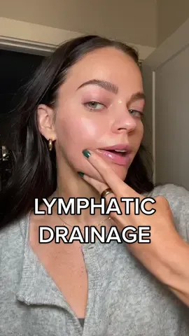 lymphatic drainage facials have been an essential part of my morning routine for the last few years!  #greenscreen #lymphaticdrainage #facial 