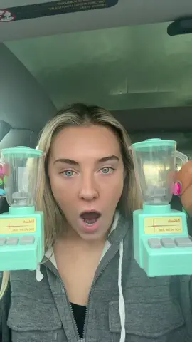 Best friends 😇 #babyblender #minitoys #carcafe 