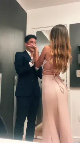 interrompeu minha dança mas achei fofo ele todo felizinho kkkkkk