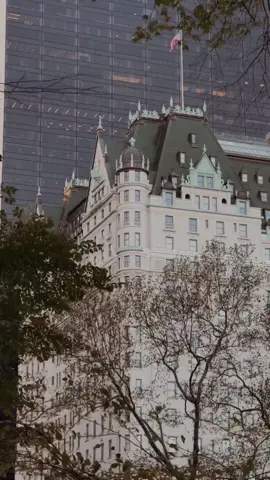 from uptown headed down to 59th and 5th, you can’t help but catch a feeling of nostalgia that maybe you’ve been here once before—and the sticky bandits were after you?? ⛸️☃️❄️  shot on iphone 14 pro max 4k at 30fps  #ethanbarberco #oldnewyork #christmasinnewyork #nycchristmas #homealone2