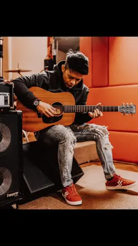 Cek Keranjang kuning #sepatu #sepatusneakers #geoffmax #sepatugeoffmax #arilnoah #aril #ariel #arielnoah #CantikGakAdaBatasan #sepatumurah 