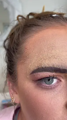 Das nicht gut aus! 😣#makeuptutorial #maleupfail #makeupartist #makeup #foryourpage #foryourpage 