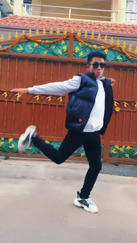 K yo viral hunxa ta😂 #latetotrend #batoneterijadukiya #kabitanepali #dancetrend #trendingmusic #goviral #dance #fyp #foryoupage #ktmmuser 