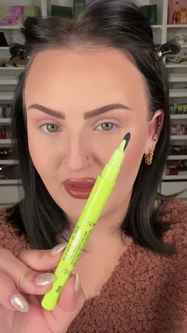Would you try something like this? Or would you rather stick to what you know? 🤔 #liquidliner #Eyeliner #makeup #beauty 
