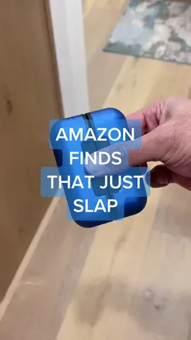 How to warm your hands in 30 secs 🥶 #amazonfinds #tiktokmademebuyit #amazontiktok #winterhack #coldhands #gadgets #amazonfavorites #salfinds 