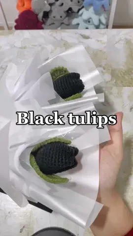 Replying to @Husaini's Girl😺 as requested 🖤 #blacktulip #tulipcrochet #bouquettulips 