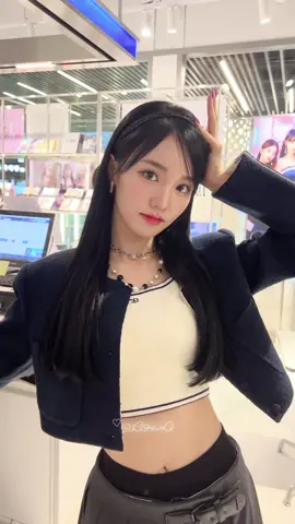 POP-UPで会えた🫶🏻ほんとに可愛くてプリンセスでした🎀 奇跡の奇跡が起きて私の携帯でセルカと動画も撮ってくれてこの日は間違いなく世界1幸せ者だっ た♡♡♡たくさんありがとうなよん🐰💗 #wooah #우아 #나나 #ナナ #fyp 