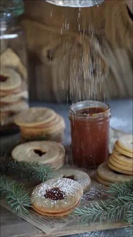 Brown Sugar Linzer Cookies with @ballcanning Salted Caramel Pear Butter 🍐 FULL RECIPE - link in bio 👉 #cottagecore #ballhomecanning #ballhomecanningambassador #newellbrands #christmascookies #bakingfromscratch 