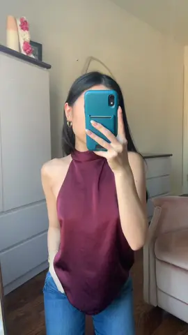 who doesn’t love a good red wine? the perfect holiday top from @Aritzia #aritzia #aritziatryon #toronto #holidayoutfit #fypシ #OOTD #outfitinspo 