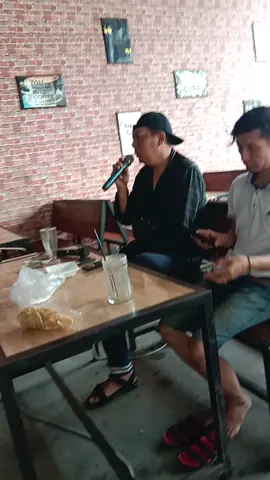 ngopi siang santai karaoke  an ambek rasan