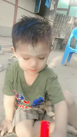 သူ့မျက်လုံးလေကအသက်😍😍