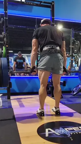 Who else likes to pick things up and put them down! Drop a comment if you emjoy deadlifting! #deadlift #compoundmovements