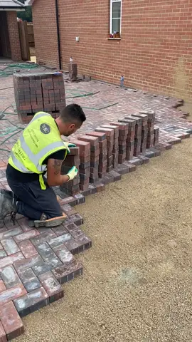100 blocks, 60 seconds #work #construction #constructionlife #newbuild #site #money #block #blocklayer #pavers #paving #driveway #blockpave #marshalls 