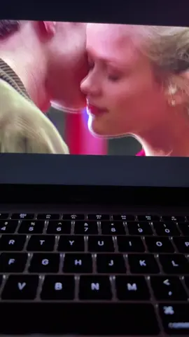The rest of the movie was crazy… but THIS scene🥵 #fearmovie #netflix #BookTok #movieclips #markwahlberg 
