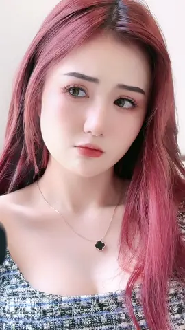 Đàn ông yêu bằng mắt, phụ nữ yêu bằng lỗ tai. Đúng ko cả nhà 😜