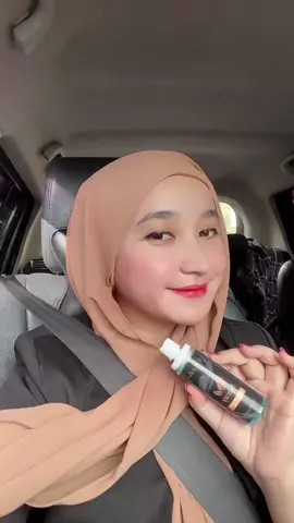 Semprot pake face mist dari @Bening's Clinic Bandung @BENINGS INDONESIA @user22220061778 auto glowing guys ✨