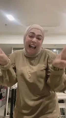 percobaan pertama di akhir lupitaaaaaaa eke 🤪🤪🤪🤪 maaf yeeeeee. seadanya ajeeeee 🤪🤪