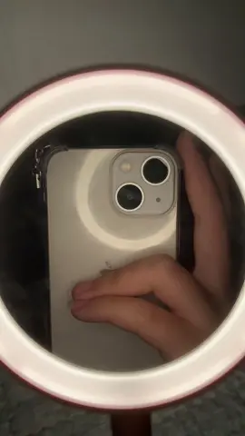 밤에 찍은 아이폰 이쁘당 ㅎㅎ#아이폰13미니화이트 #거울샷 #개이쁘당 #추천 #추천추천추천추천추천추천추천추천추천추천 