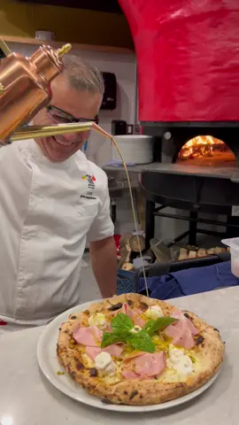 Fratelli La Bufala in Scottsdale Arizona, a taste of Campania and authentic Napoletana style pizza! #pizza #italianfood #scottsdale #arizona #food @fratellilabufala_official 