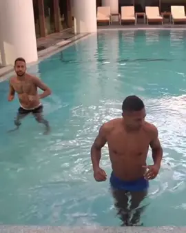 Olha o menino Ney treinando na piscina para voltar logo. #neymar #brasil🇧🇷 #fyp #copadomundo202 #fooltball