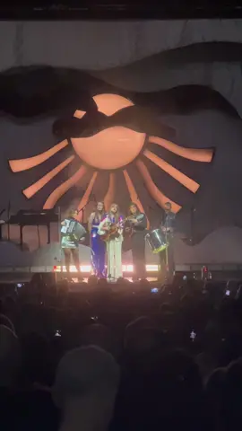 #firstaidkitband sing along in Glasgow. 