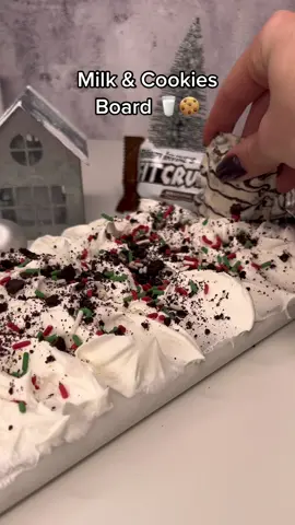 Who is making this Milk & Cookies Board for Santa?! 🥛🍪 #proteinbar #christmasrecipe #christmasbaking #butterboard 