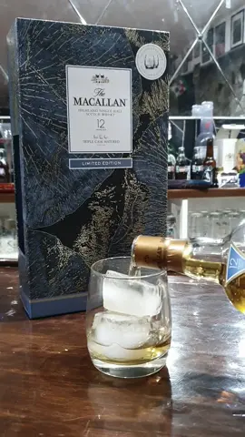 Ya es jueves y un whisky es lo que necesitas y este es una delicia 😁 #juebebes #viral #whisky #macallan #macallan_college #macallan12 #macallan12yrs #whiskyirlandes #unacopitamas #whiskyenlasrocas #macallanrarecask 