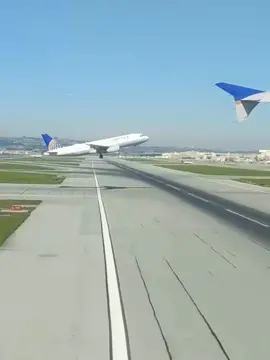 Planes parallel take off ✈️