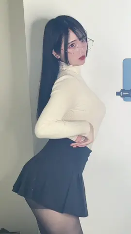 おしり大きいから外でミニスカ履けない🥹