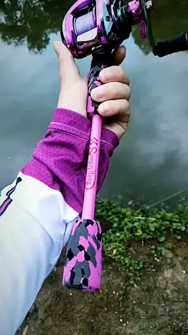 Por aqui estamos armadas🤤🎣💕. #carretilha #pesca #anzol #peixe #fish #mulheresnapesca #pescaria #cores #tucunare #tambaqui 