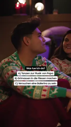 Anzeige - Wer von uns sieht als Kind am süßesten aus? 🥰 Mit dem Samsung The Freestyle Projektor kann ich meine liebsten Weihnachtsfilme direkt auf meine Wand projizieren & genießen. @Samsung  #TheFreestyle  #Friendsmas  #TeamGalaxy 