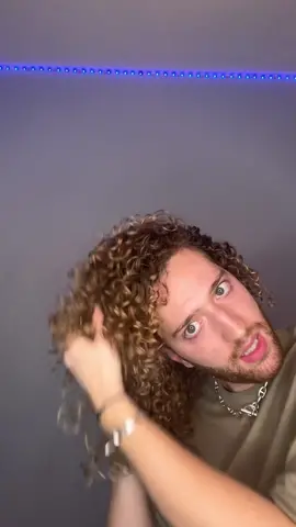 Go tester une nouvelle #curlyhairroutine 🦁 (ig:romain.berg_) #cheveuxbouclés #bumbleandbumble #enpartenariat 