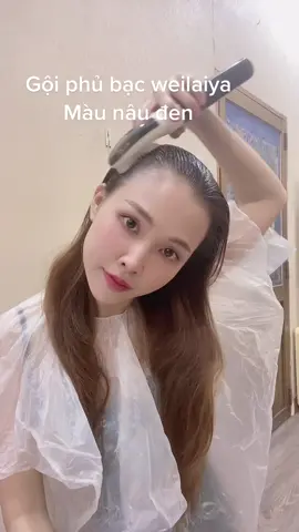 E đᴀɴɢ ᴄᴏ́ Dᴇᴀʟ sʜᴏᴄᴋ ᴄʜᴏ 20 ᴄʜɪ̣ đᴀ̣̆ᴛ đᴀ̂̀ᴜ ᴛɪᴇ̂ɴ ᴠᴏ̛́ɪ Gɪᴀ́ Sᴀʟᴇ Sᴏᴄᴋ 6️⃣❌❌  ᴄʜɪ̉ ᴄᴏ̀ɴ HƠN 3️⃣❌❌  ᴛʜᴜɪ ɴᴇ̀ !! Dᴜʏ ɴʜᴀ̂́ᴛ 2️⃣0️⃣ ᴄʜɪ̣ ᴄʜᴏ̂́ᴛ đᴏ̛ɴ đᴀ̂̀ᴜ ᴛɪᴇ̂ɴ ᴛʜᴏ̂ɪ ᴀ̣.    Tết nhất cận kề đặt ngay 2-3 hộp để thay màu tóc đón Tết thôi !!! Ai cũng đặt hàng trước cho bố mẹ 5-6 hộp phủ bạc Weilaiya .  