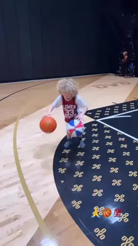 #Drake’s son #Adonis with the handles! 👀💯🏀 (via IG @champagnepapi) #basketball 