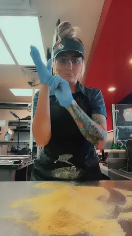 Yo @Lil Wayne, can I make you a pizza? #hi #food #work #FoodTok #Foodie #pizza #dominos #foryou #singing #hungry #flexeveryangle